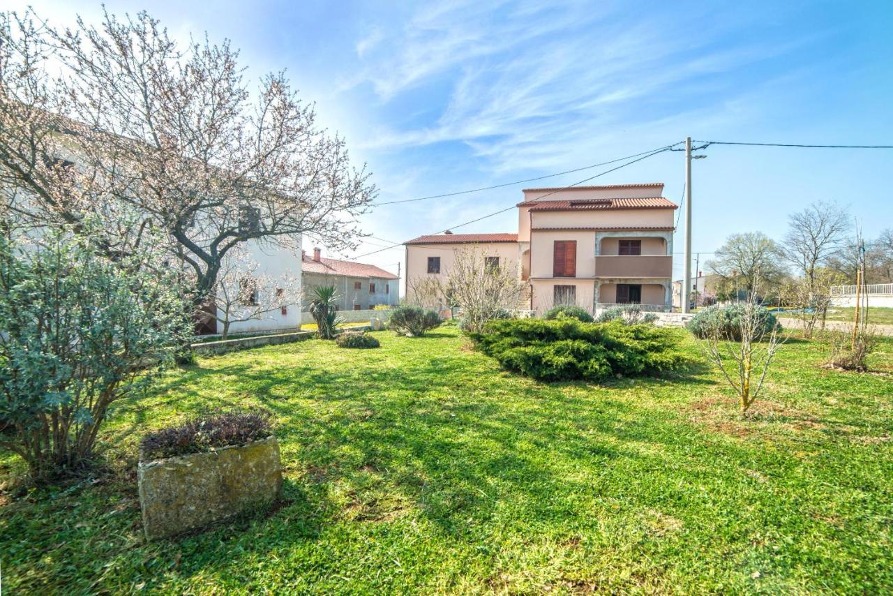 Holiday House Eleonora Barban Exterior foto